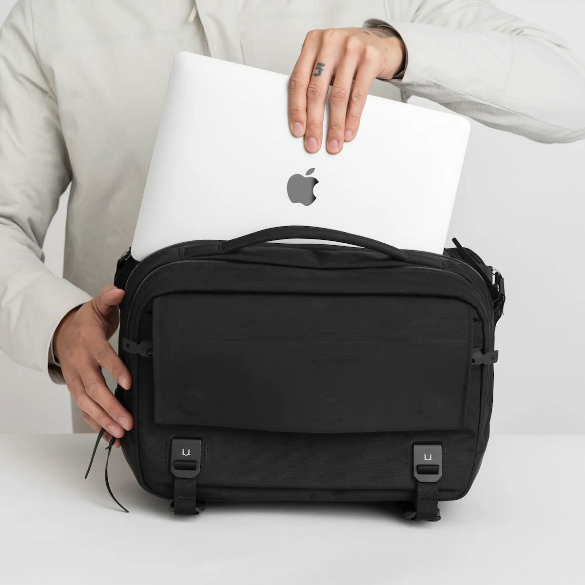 Black Ember : Grip Sling 12 : Jet Black (Embertex™)