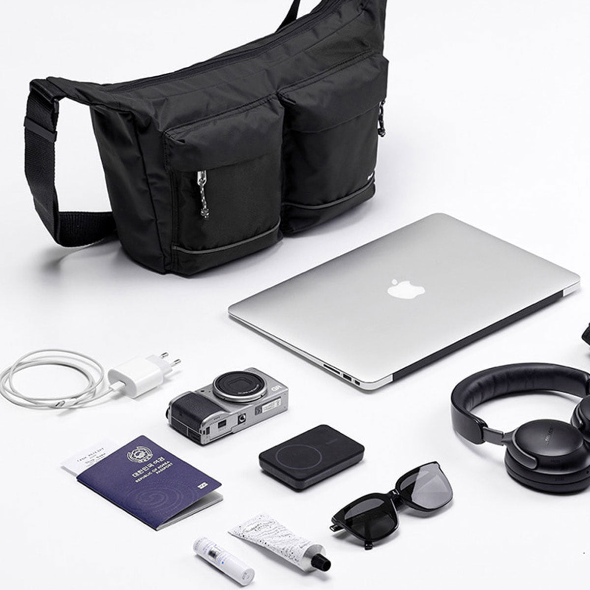 Branden : Safe Cross Body Bag L (RFID) : White