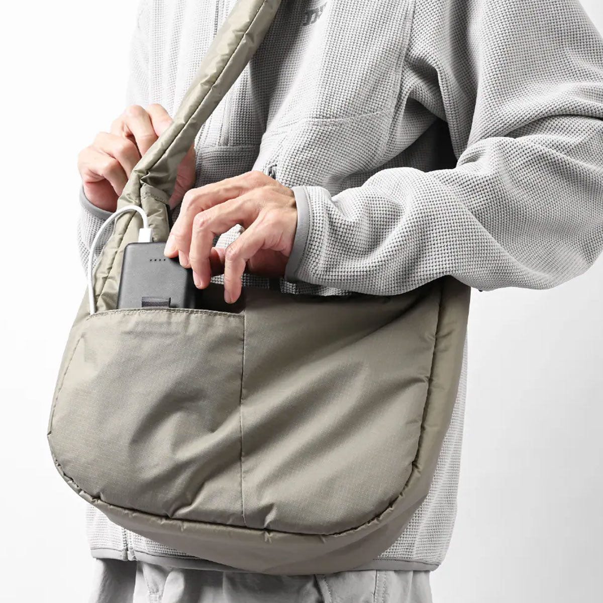 Fyber Forma : Puff Cross Padding Bag 5L : Khaki Green