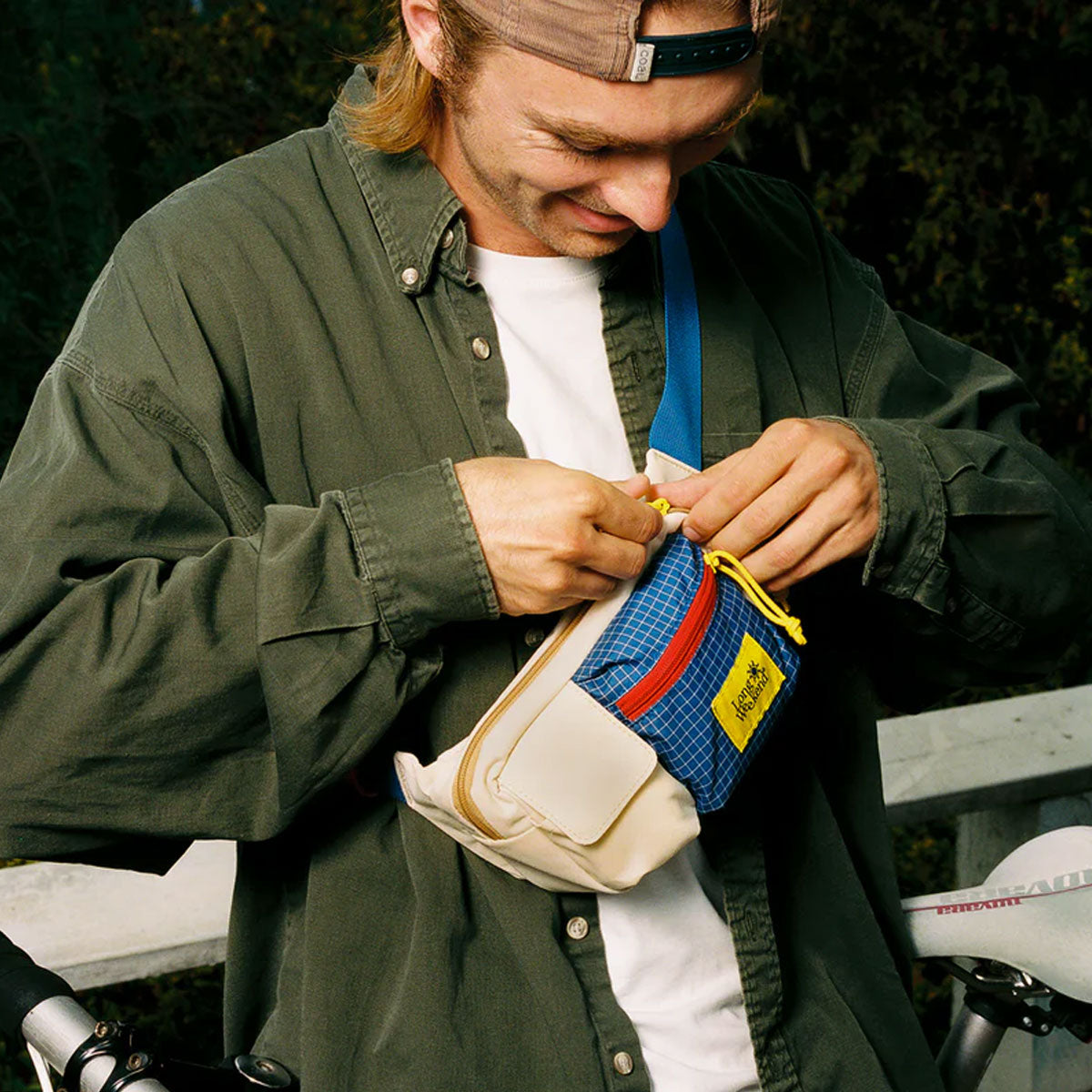 Long Weekend : Monterey Sling 2L : Creme-Multi