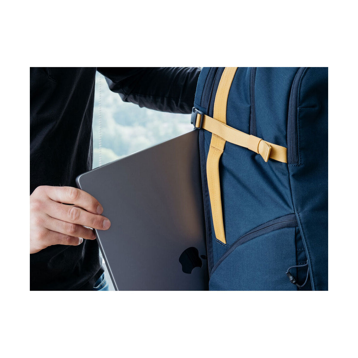 Moment : DayChaser Travel Camera Pack 35L : Black