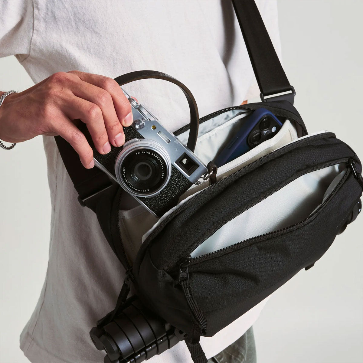 Moment : Everything Sling 4L : Black