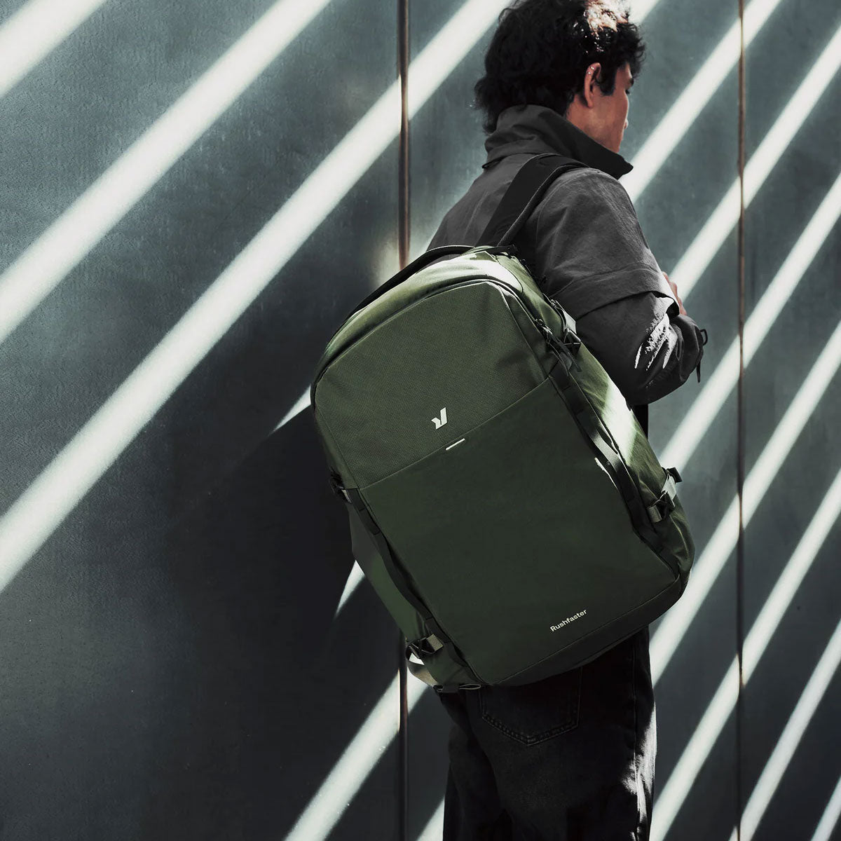 Rushfaster : Travel Backpack 36L : Black