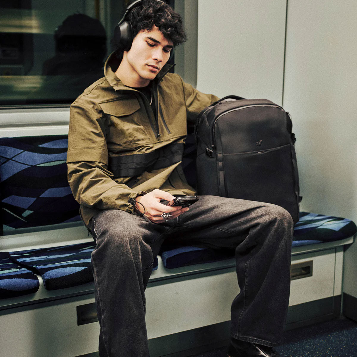 Rushfaster : Travel Backpack 36L : Black