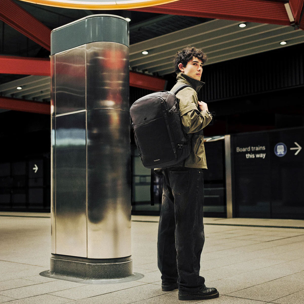 Rushfaster : Travel Backpack 36L : Black