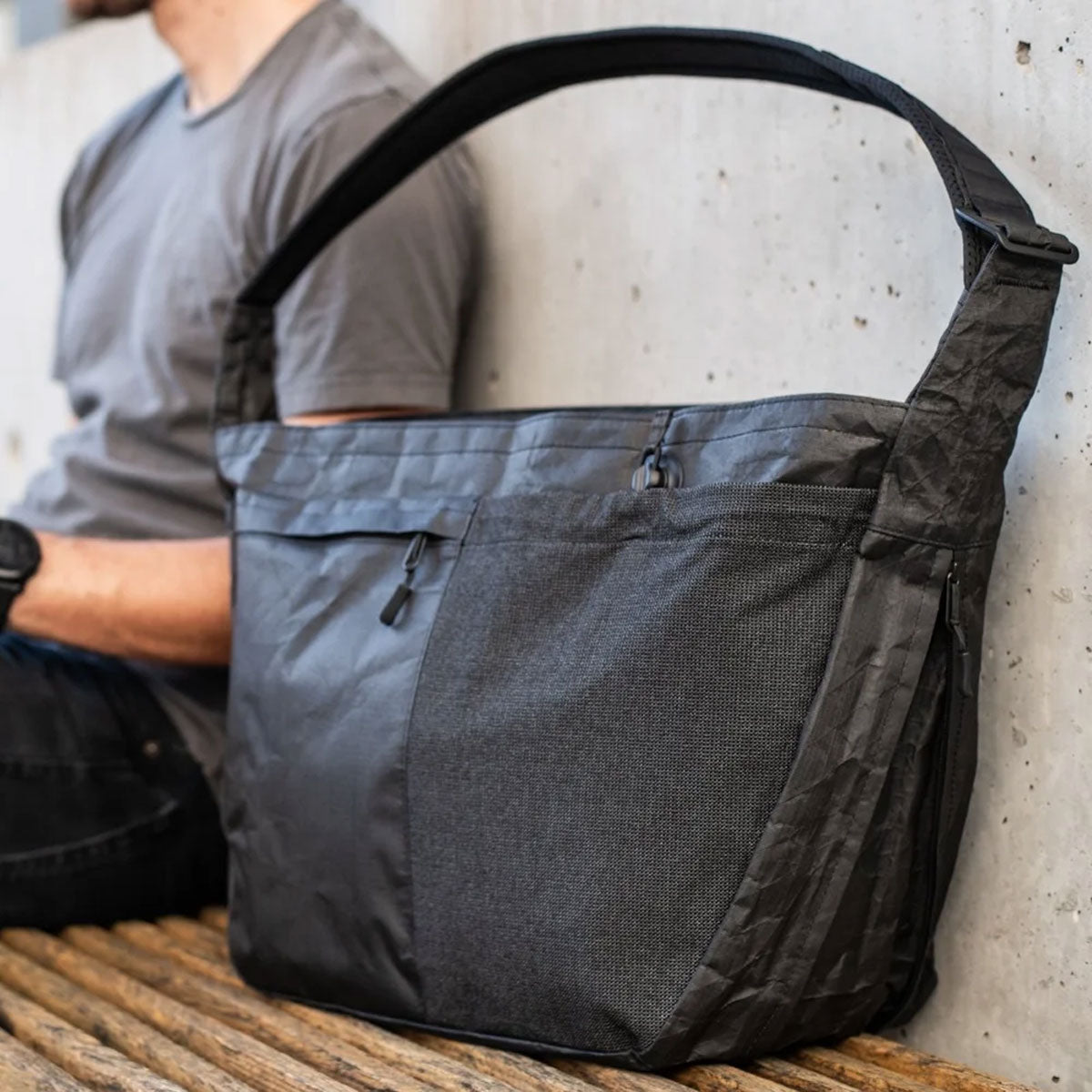 Heldclosely : The Traveler 34L Ultra200x : White