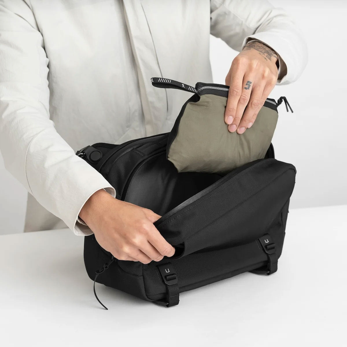 [PO] Black Ember : Grip Sling 12 : Jet Black (Embertex™)