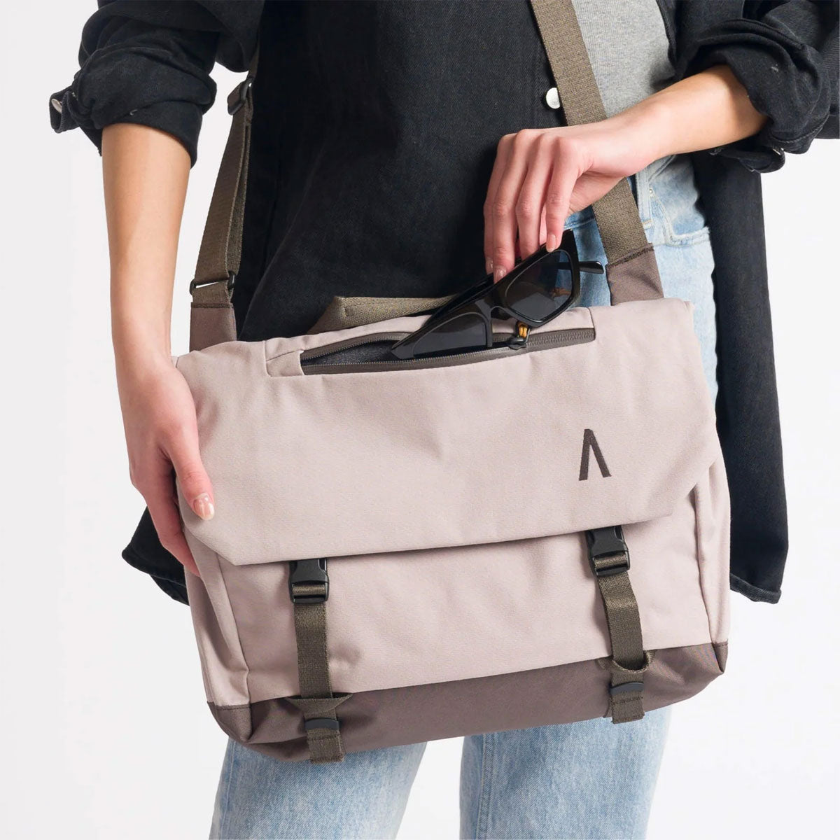 Boundary Supply : Rennen Shoulder Bag : Clay