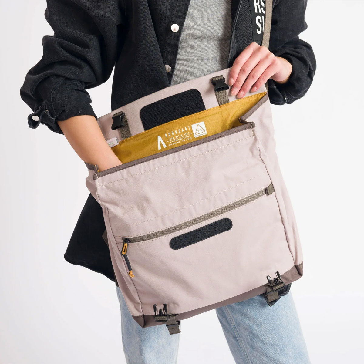 Boundary Supply : Rennen Shoulder Bag : Clay