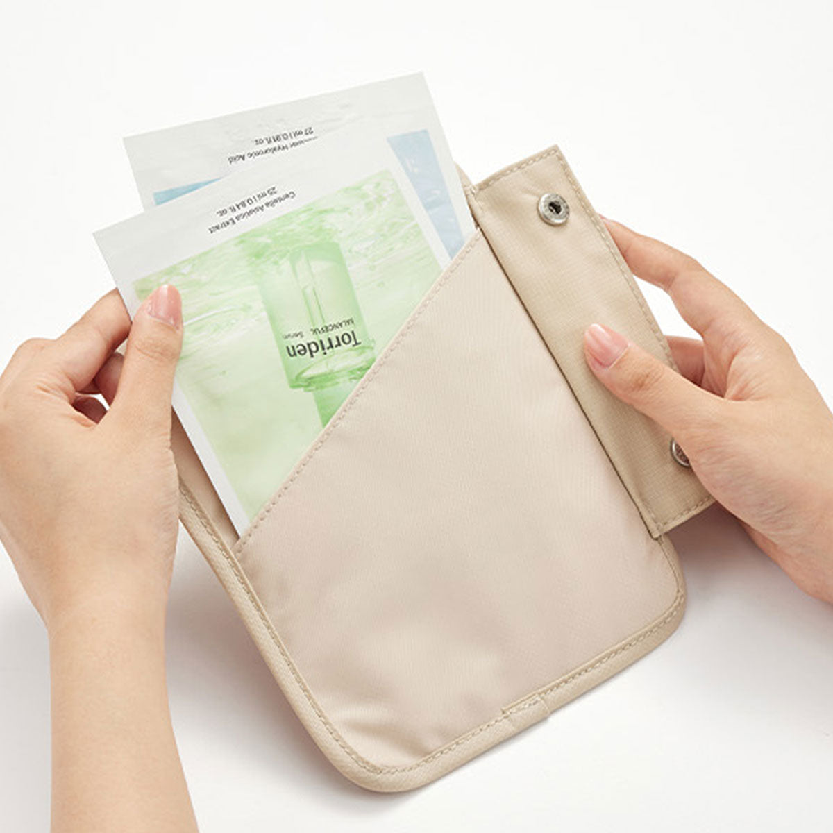 Branden : Expandable Beauty Pouch
