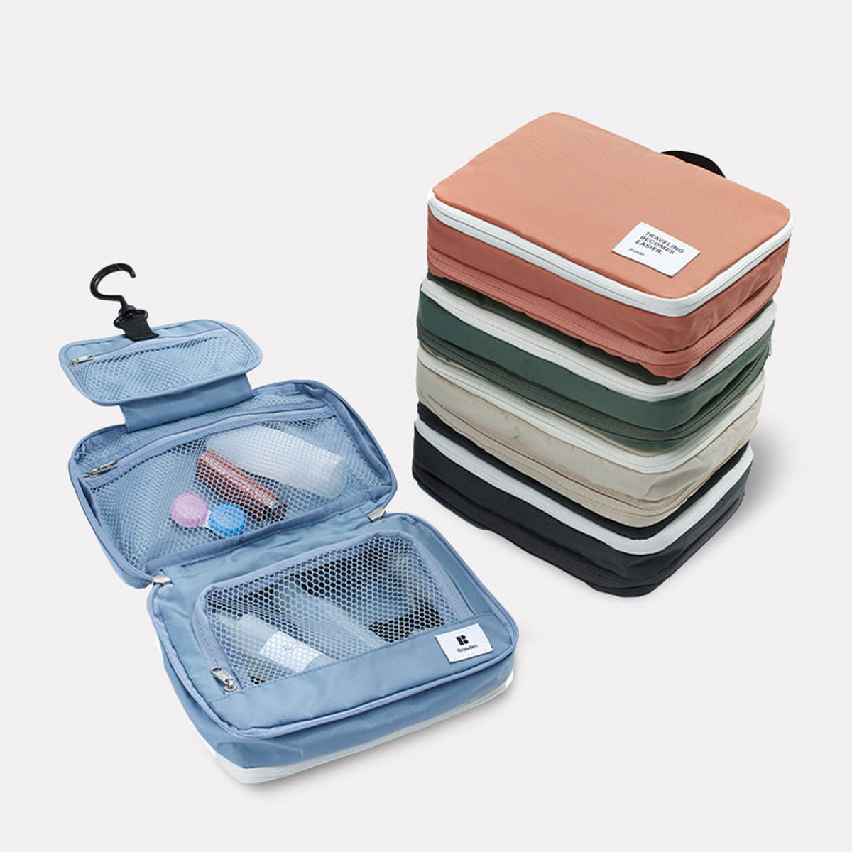 Branden : Expandable Hanging Wash Bag