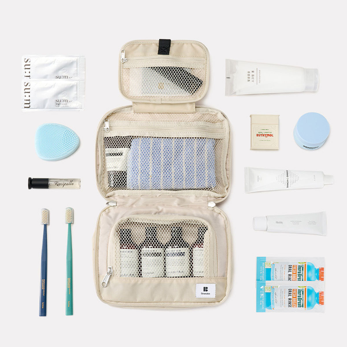 Branden : Expandable Hanging Wash Bag