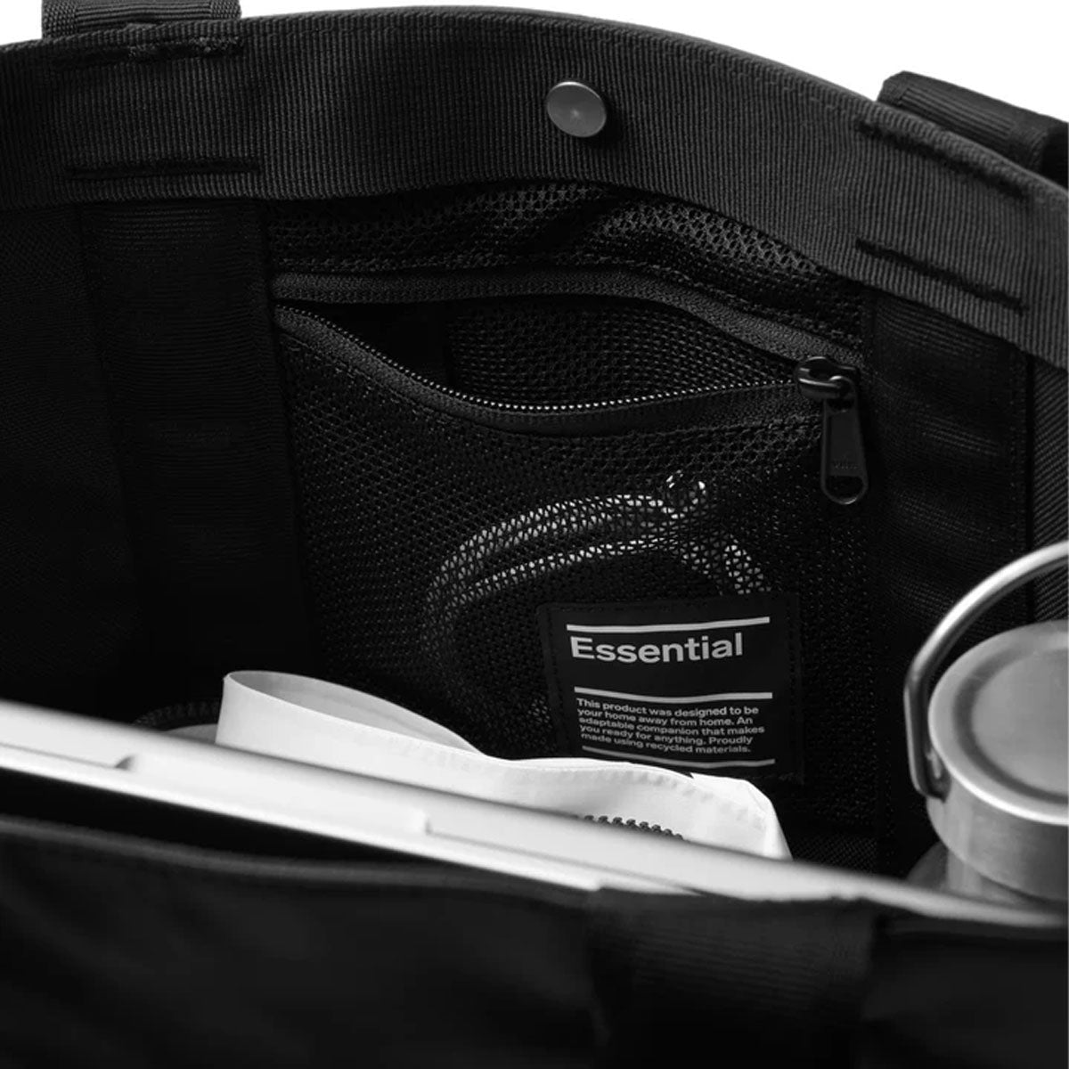 Db Journey : Essential Tote 16L : Black Out