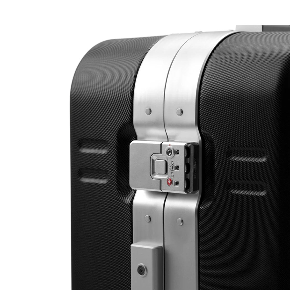 Db Journey : Ramverk Pro Check-in Luggage Medium 67L : Black Out