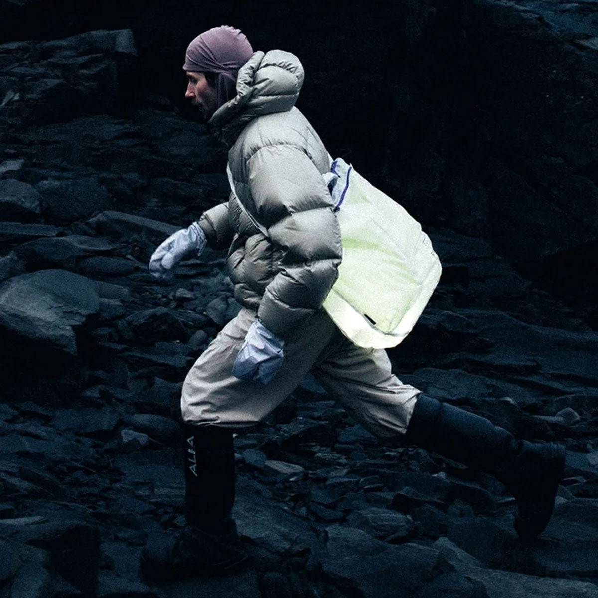 Db Journey : Weigh Lighter Helmet Bag 32L : Aurora