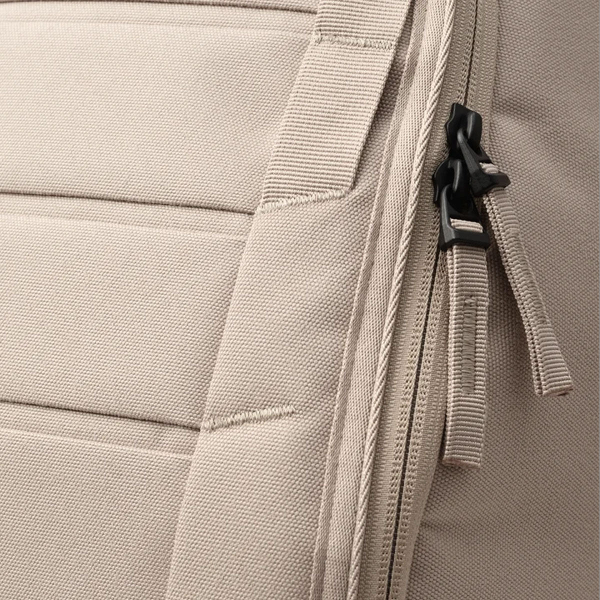 Db Journey : Hugger Backpack 20L : Fogbow Beige