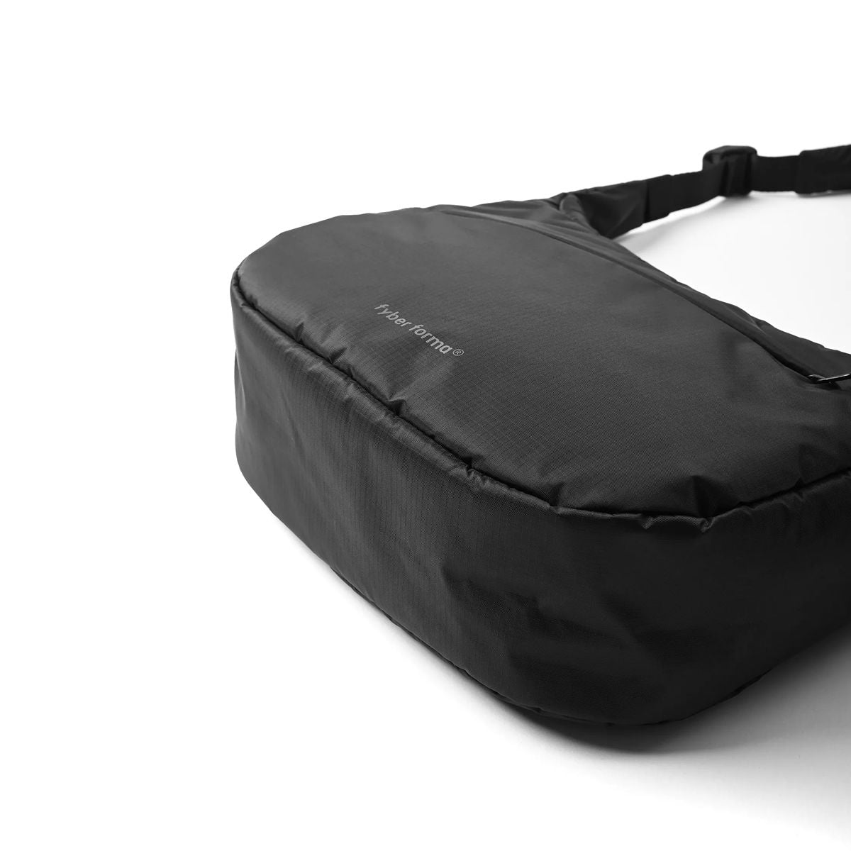 [PO] Fyber Forma : Puff Cross Padding Bag 5L : Black