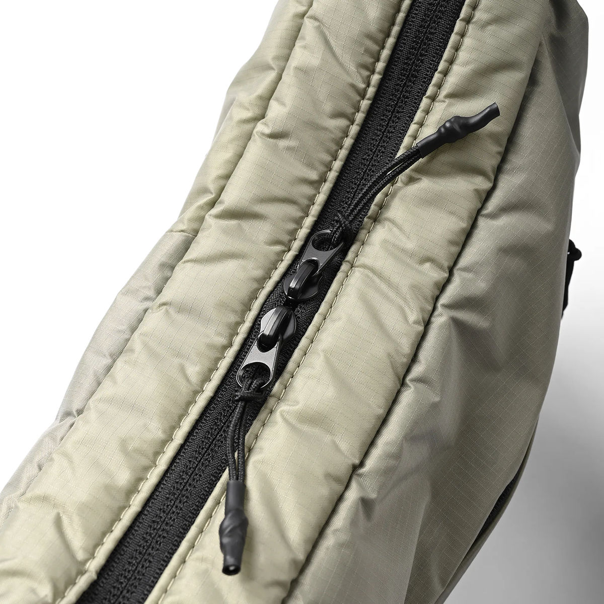 Fyber Forma : Puff Cross Padding Bag 5L : Khaki Green
