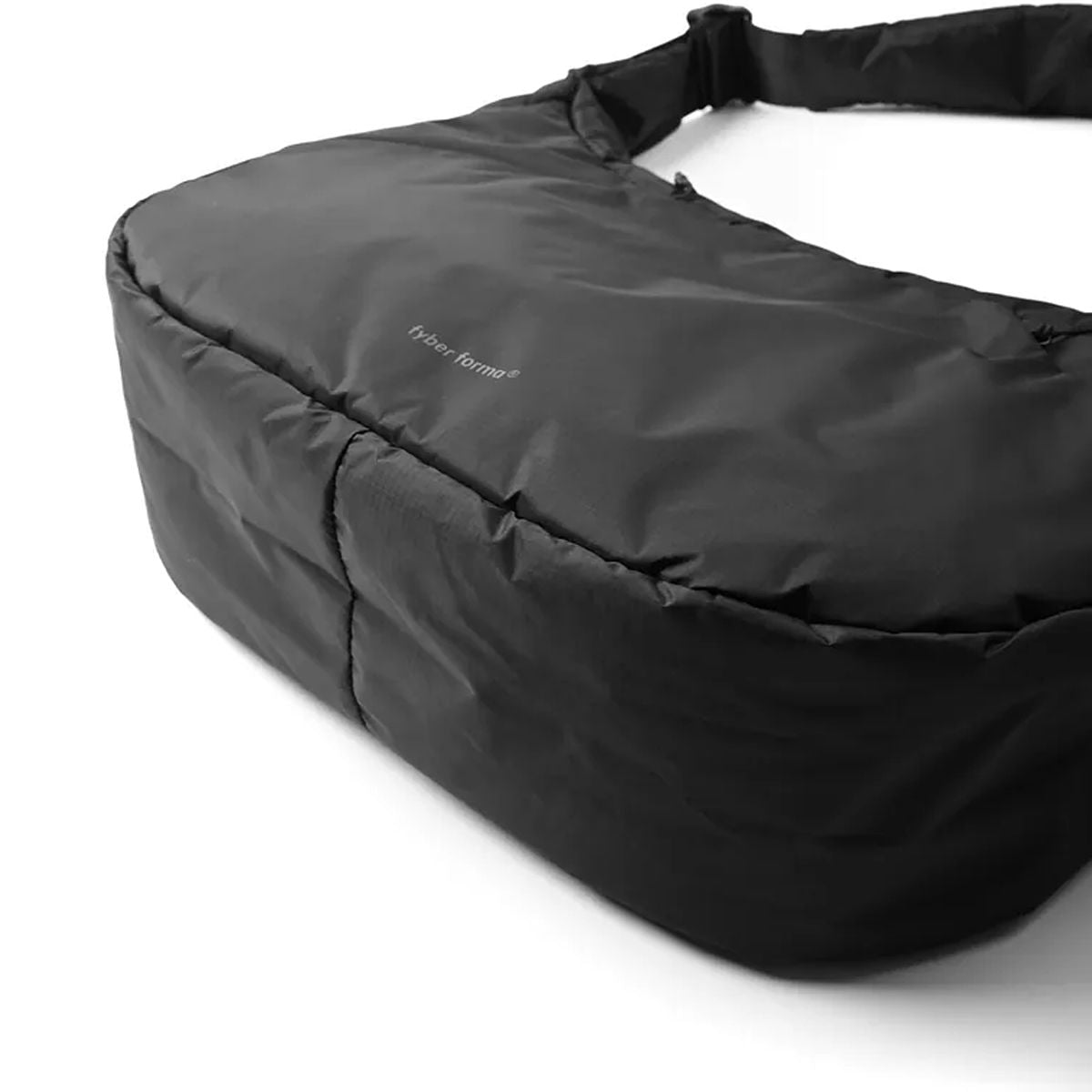 Fyber Forma : Puff Hobo Padding Bag 18L : Black