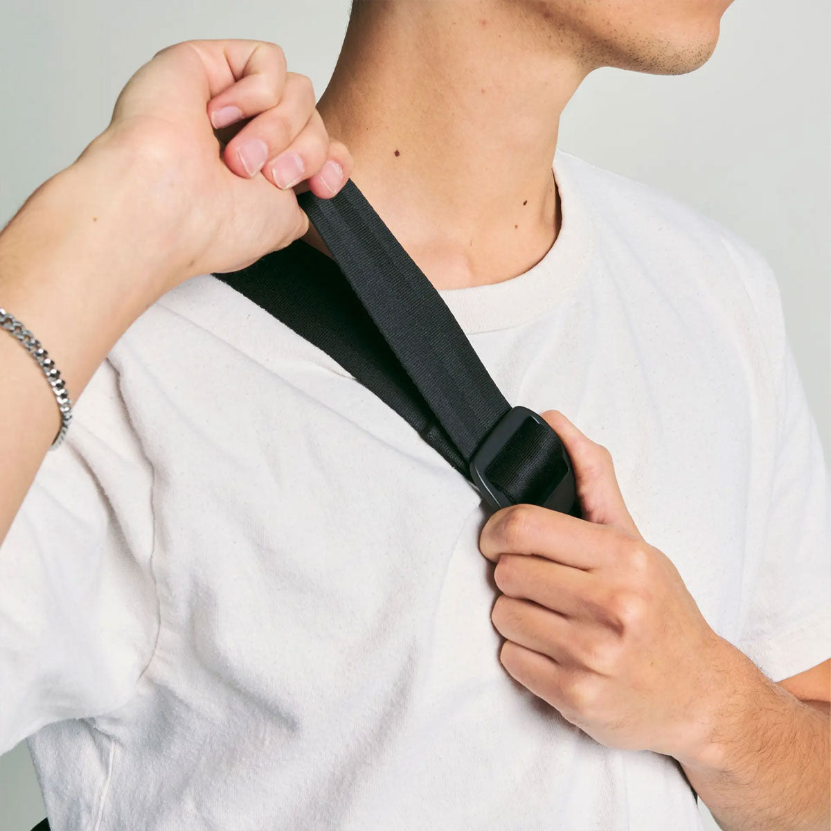 Moment : Everything Sling 4L : Navy