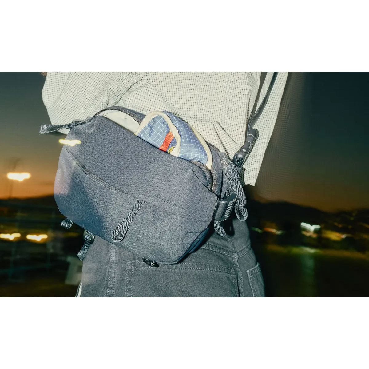 Moment : Everything Sling 2L : Black