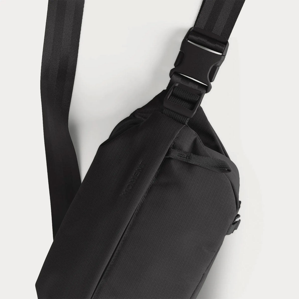 Moment : Everything Sling 2L : Black