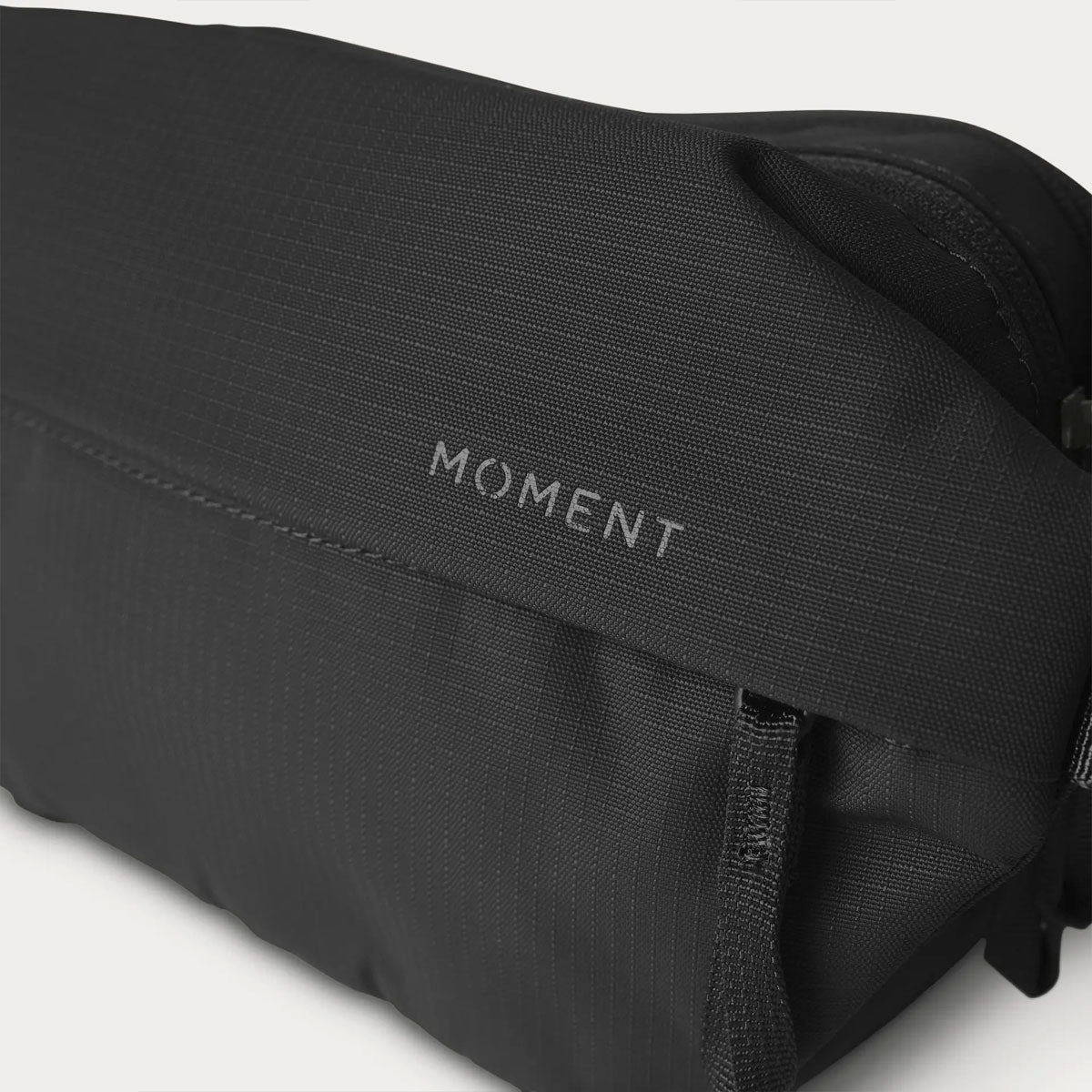 Moment : Everything Sling 2L : Black