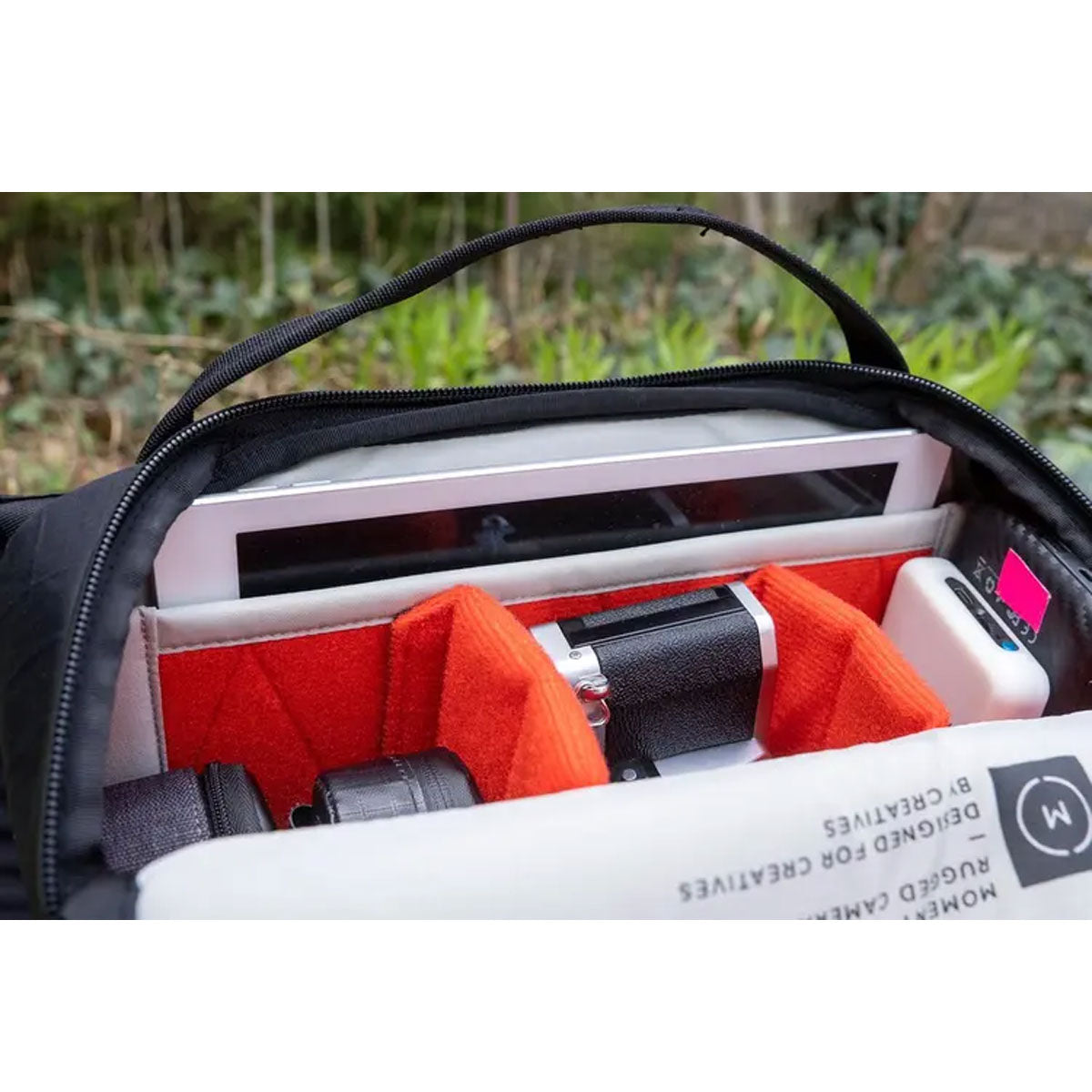 美品／MOMENTモメント Rugged Camera Sling 6L Moment Rugged Camera Sling Review - 6L & 10L Compared