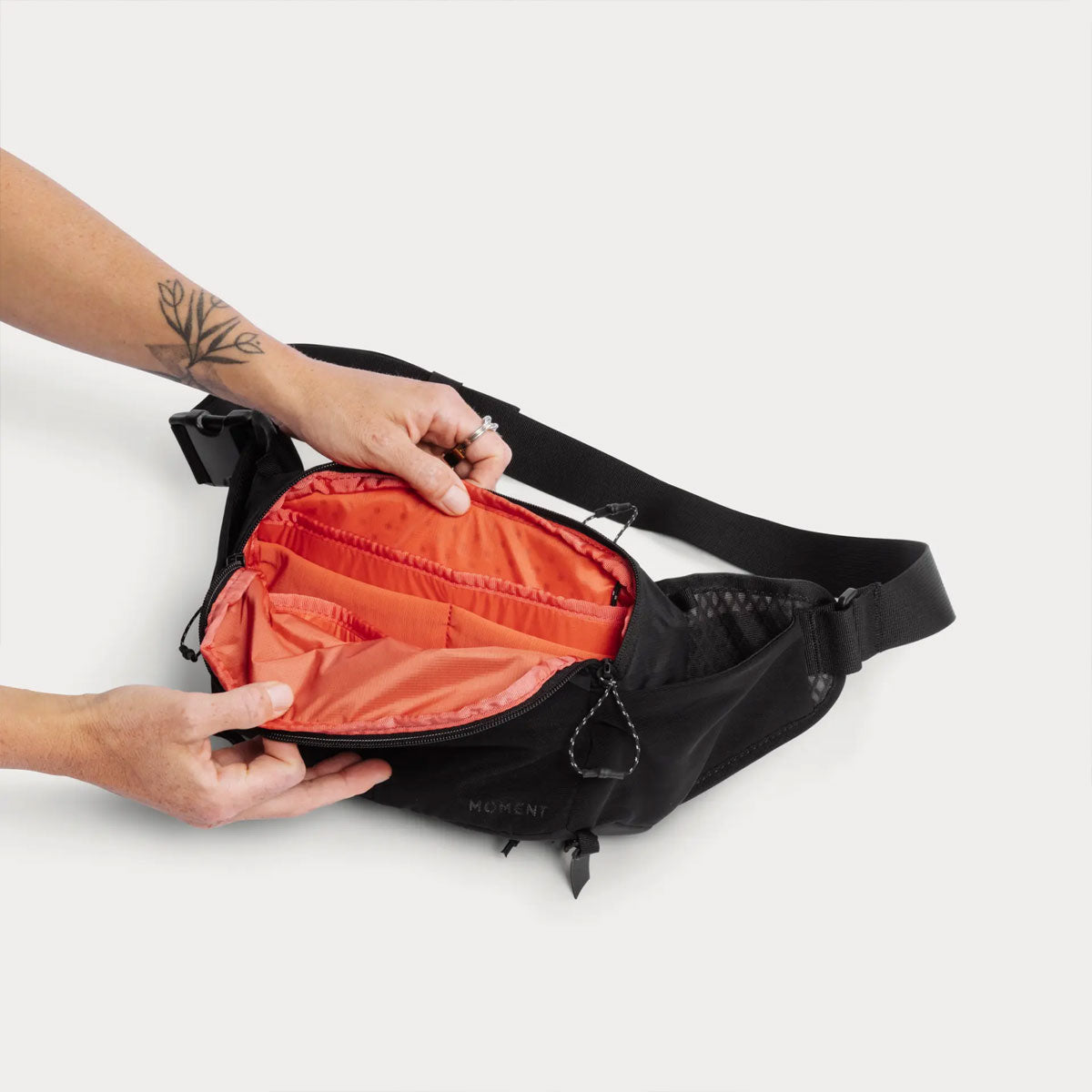 Moment : Slate 4L Camera Sling : Black