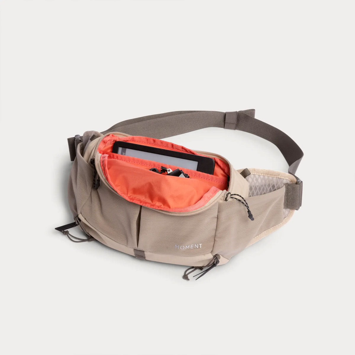 Moment : Slate 4L Camera Sling : Desert