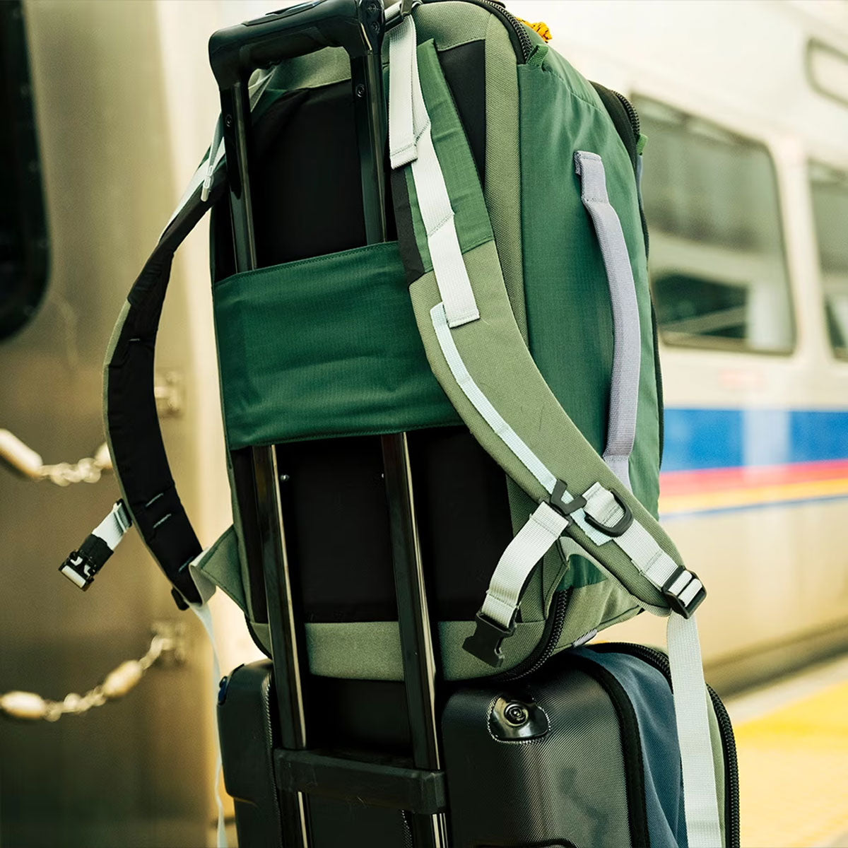 Topo Designs : Global Travel Backpack : Navy/Sahara