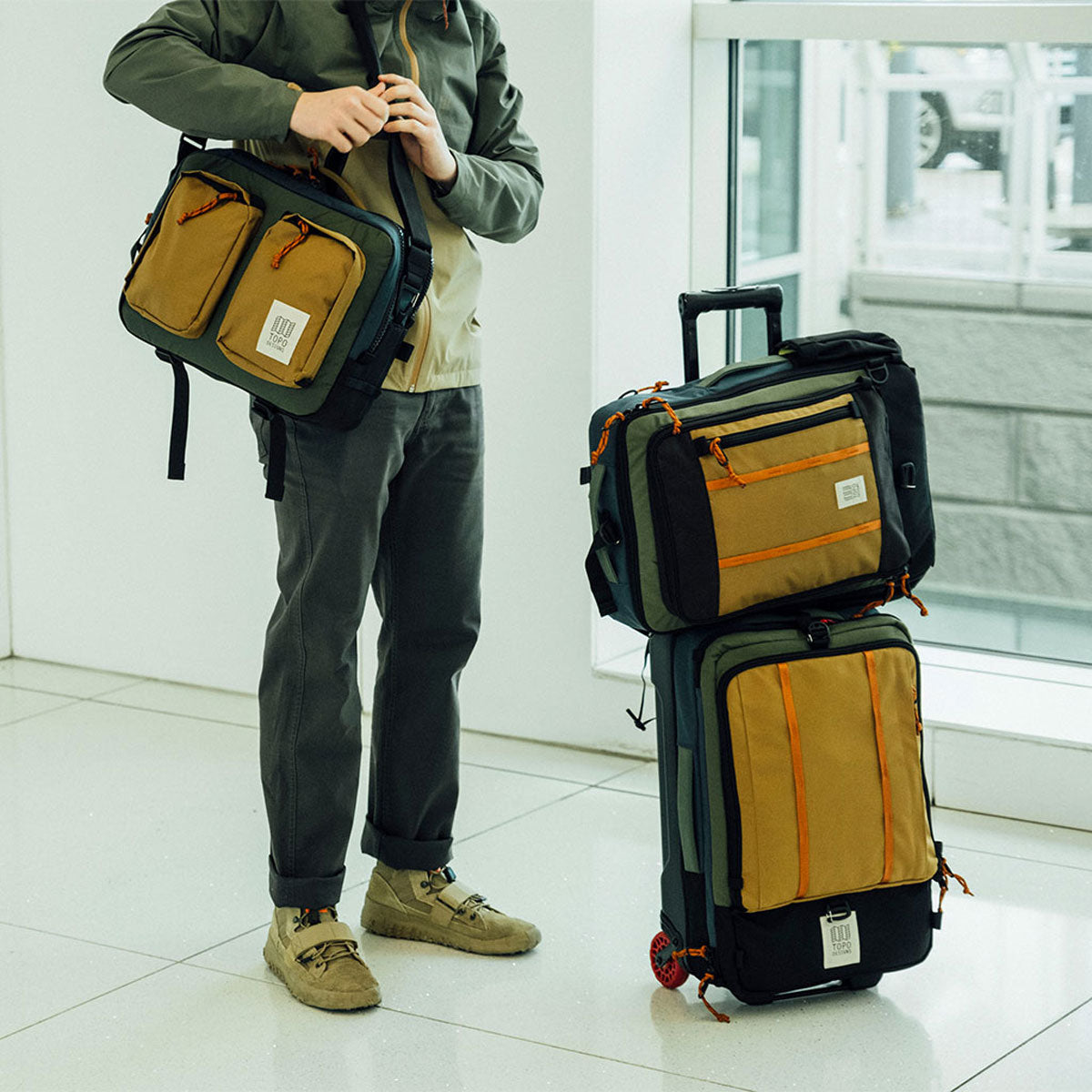 Topo Designs : Global Briefcase 20L : Olive/Dark Khaki