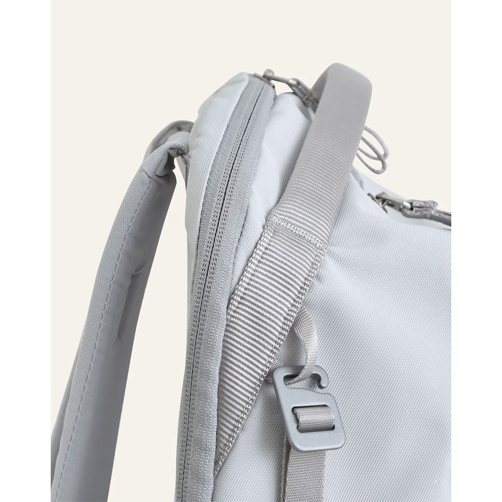 Urth : Norite 24L Backpack  : Ash Grey