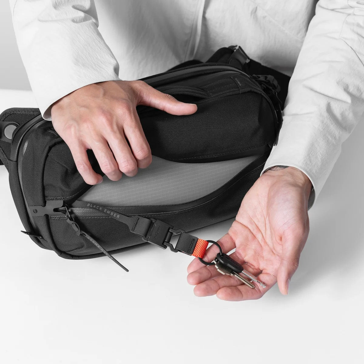 [PO] Black Ember : Grip Sling 06 : Jet Black