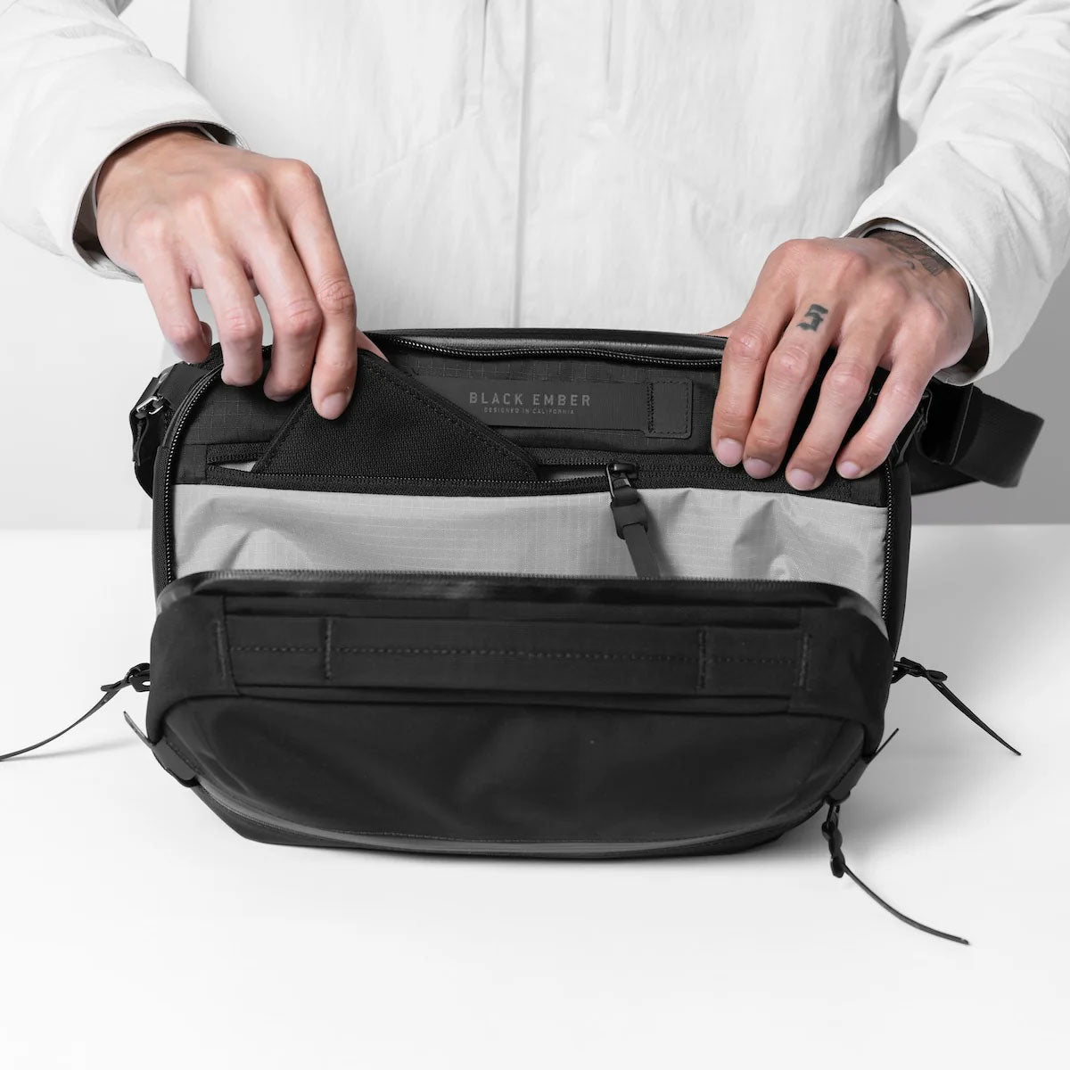 [PO] Black Ember : Grip Sling 06 : Jet Black