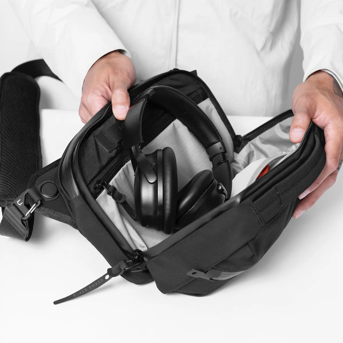[PO] Black Ember : Grip Sling 06 : Jet Black
