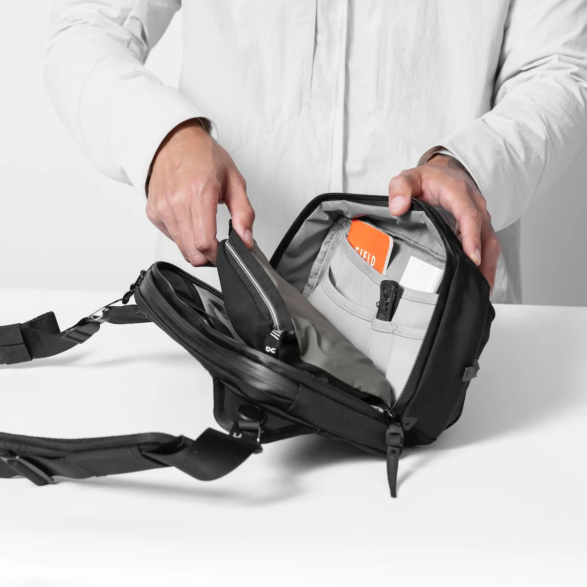 [PO] Black Ember : Grip Sling 06 : Jet Black