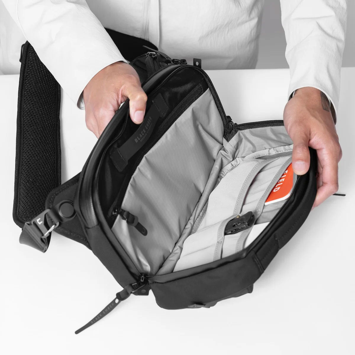 [PO] Black Ember : Grip Sling 06 : Jet Black