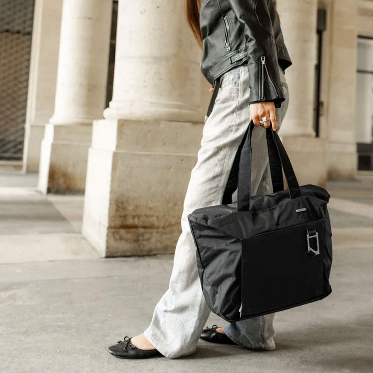 Db Journey : Entour Tote 22L : Black Out
