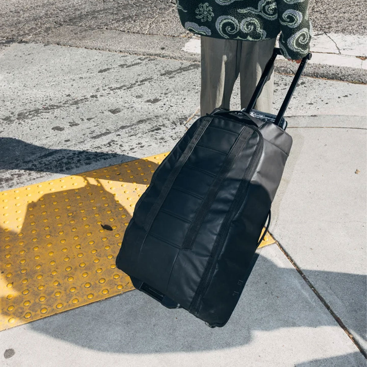 Db Journey : Hugger Roller Bag 60L : Black Out