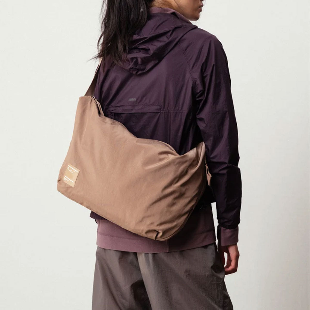 Db Journey : Ramverk Pro Sling Bag 24L : Affogato Brown