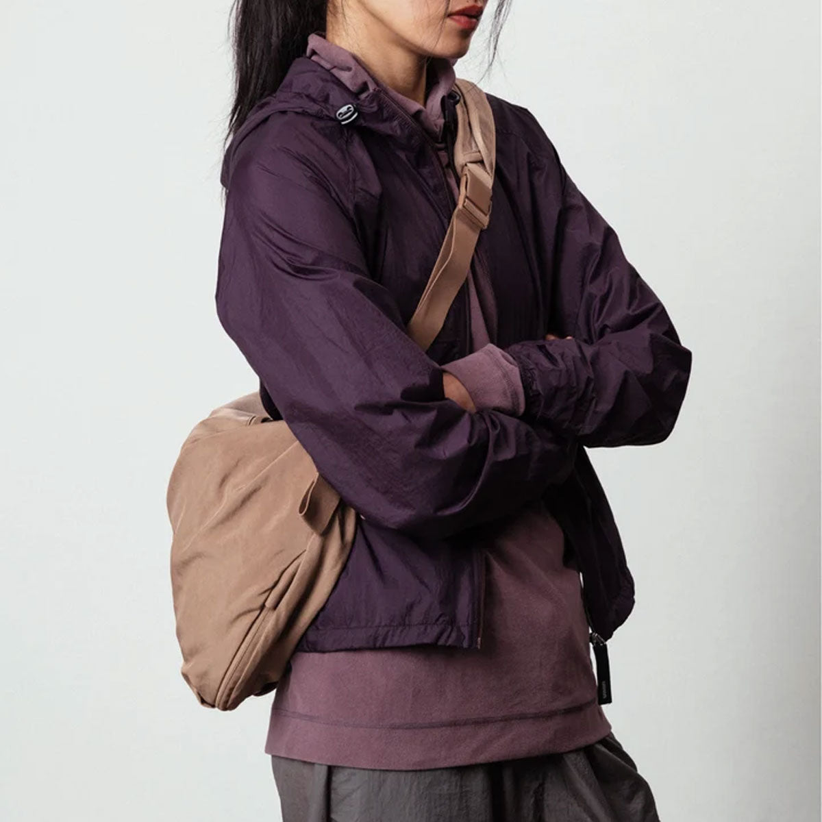 Db Journey : Ramverk Pro Sling Bag 24L : Affogato Brown