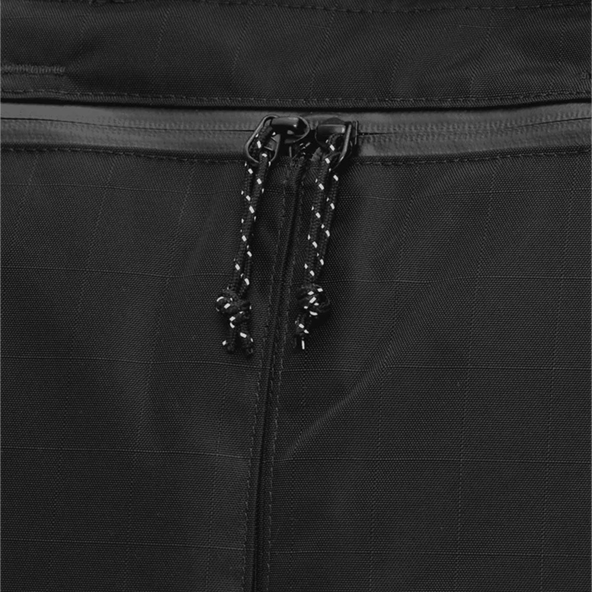 Db Journey : Utility Tote 32L : Black Out
