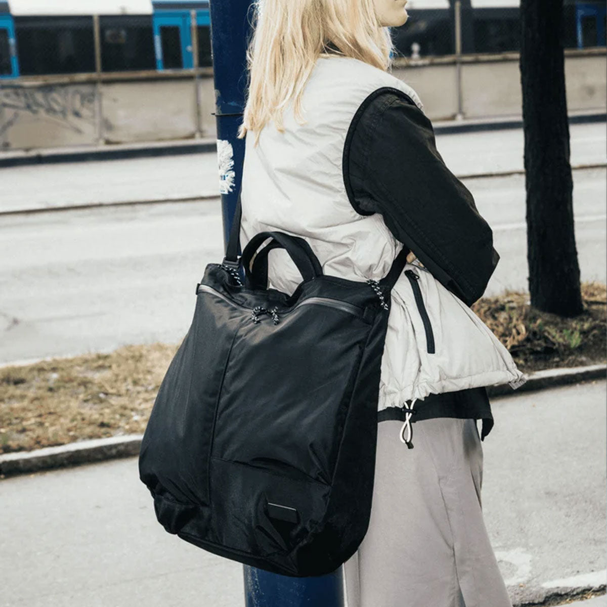 Db Journey : Utility Tote 32L : Black Out
