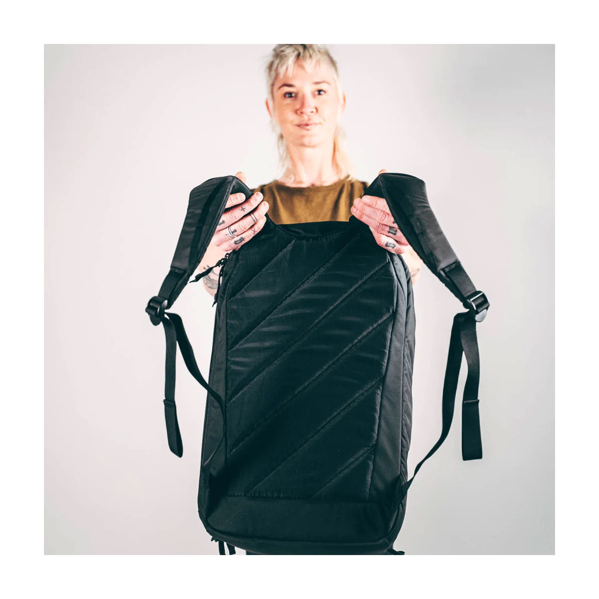 [PO] EVERGOODS : Civic Panel Loader 24L : Solution Dyed Black