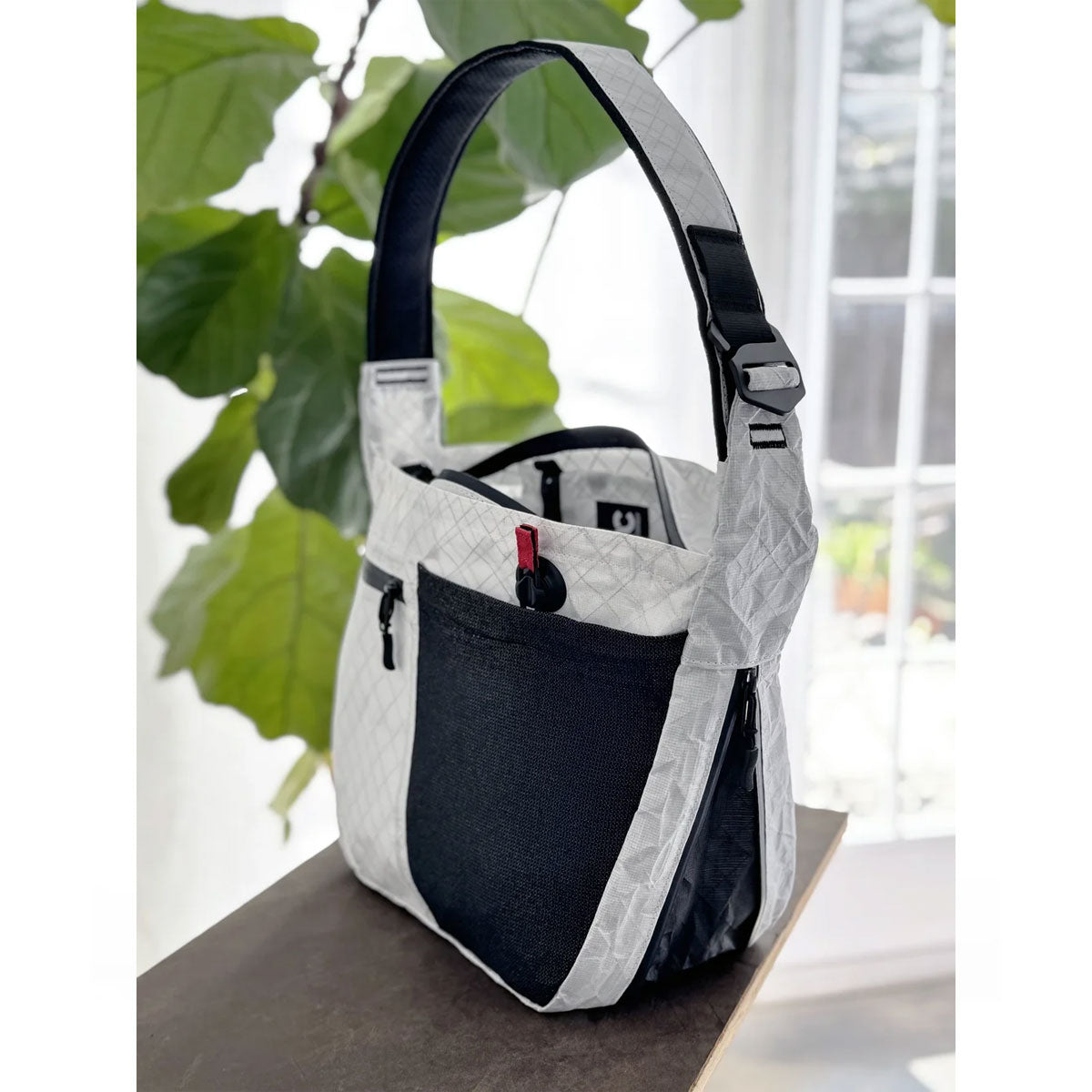 hime【新品　未使用品】Muveil ウリ坊ポシェットバッグ Heldclosely The Day Bag Ultralight Mini Messenger Bag (11–15L