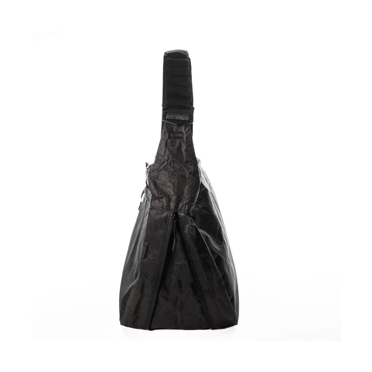 Heldclosely The Traveler 34L Ultralight Messenger Bag | The Bag