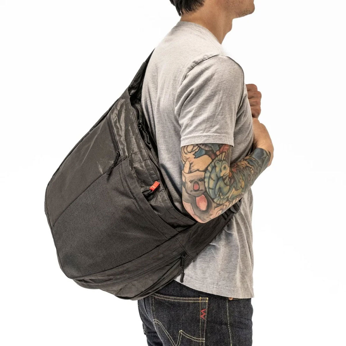 Heldclosely The Traveler 34L Ultralight Messenger Bag | The Bag