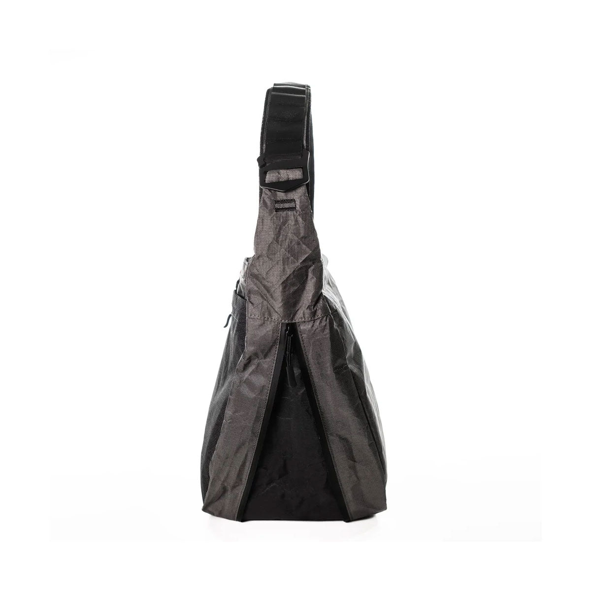 Heldclosely The Traveler 34L Ultralight Messenger Bag | The Bag