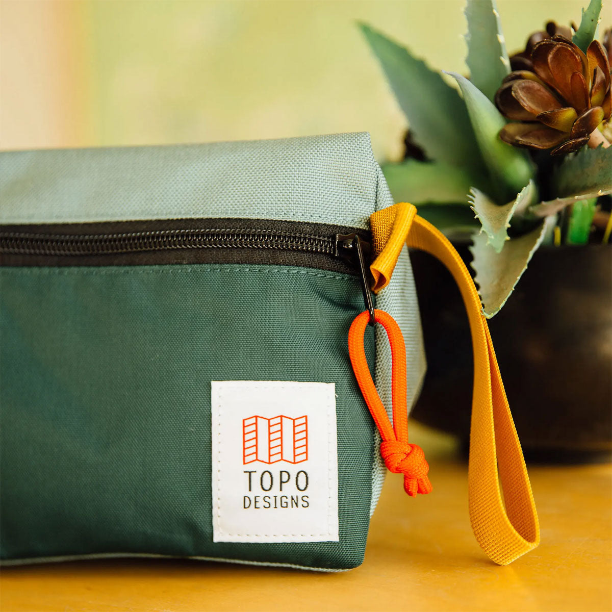 Topo Designs : Dopp Kit : Desert Palm/Pond Blue